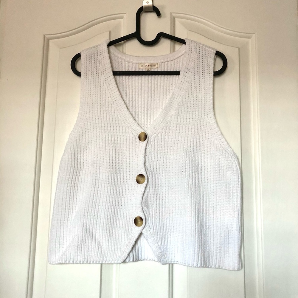 NWOT White Knit Button-Front Vest with Gold Buttons